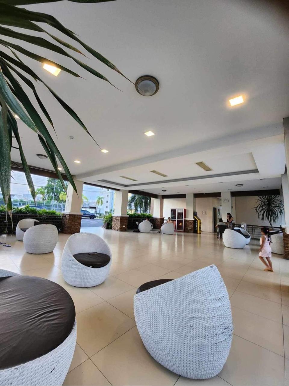 8 Spatial Condominium Davao City Exterior foto